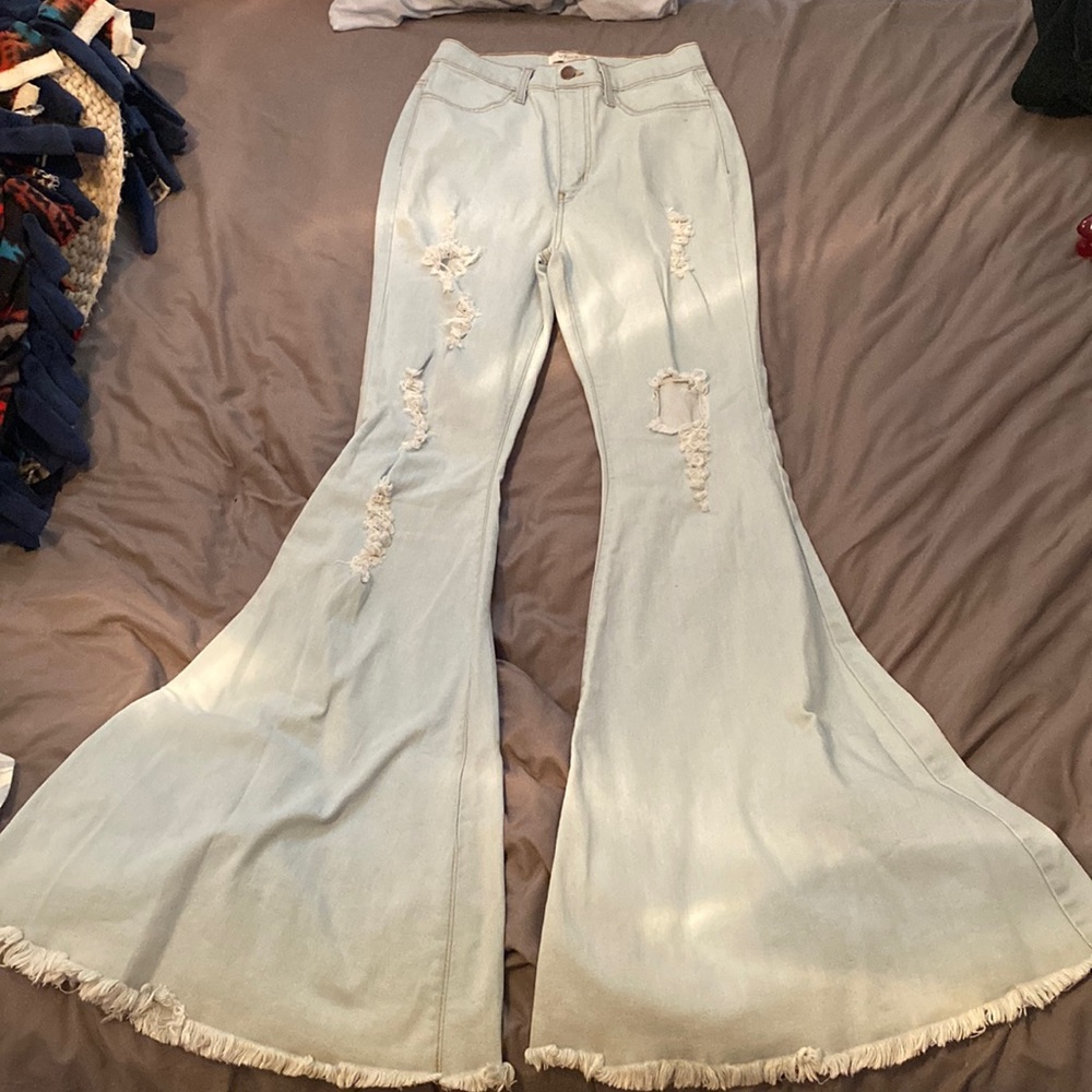 Size 9 (W28) boutique bell bottom jeans